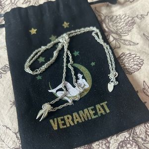 Verameat Tiny baby tooth necklace
